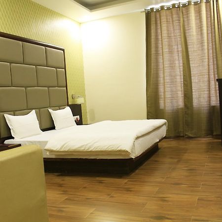Hotel Radiant Inn Roorkee Bagian luar foto