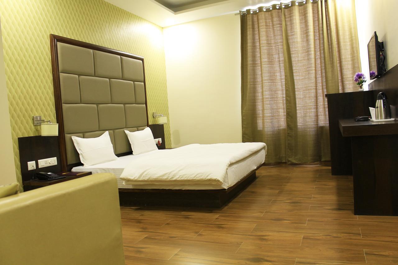 Hotel Radiant Inn Roorkee Bagian luar foto