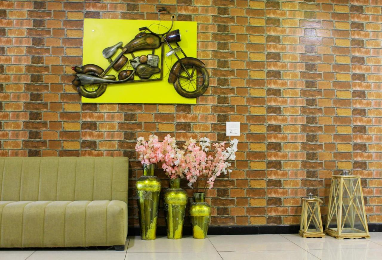 Hotel Radiant Inn Roorkee Bagian luar foto