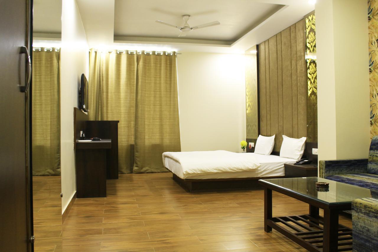 Hotel Radiant Inn Roorkee Bagian luar foto